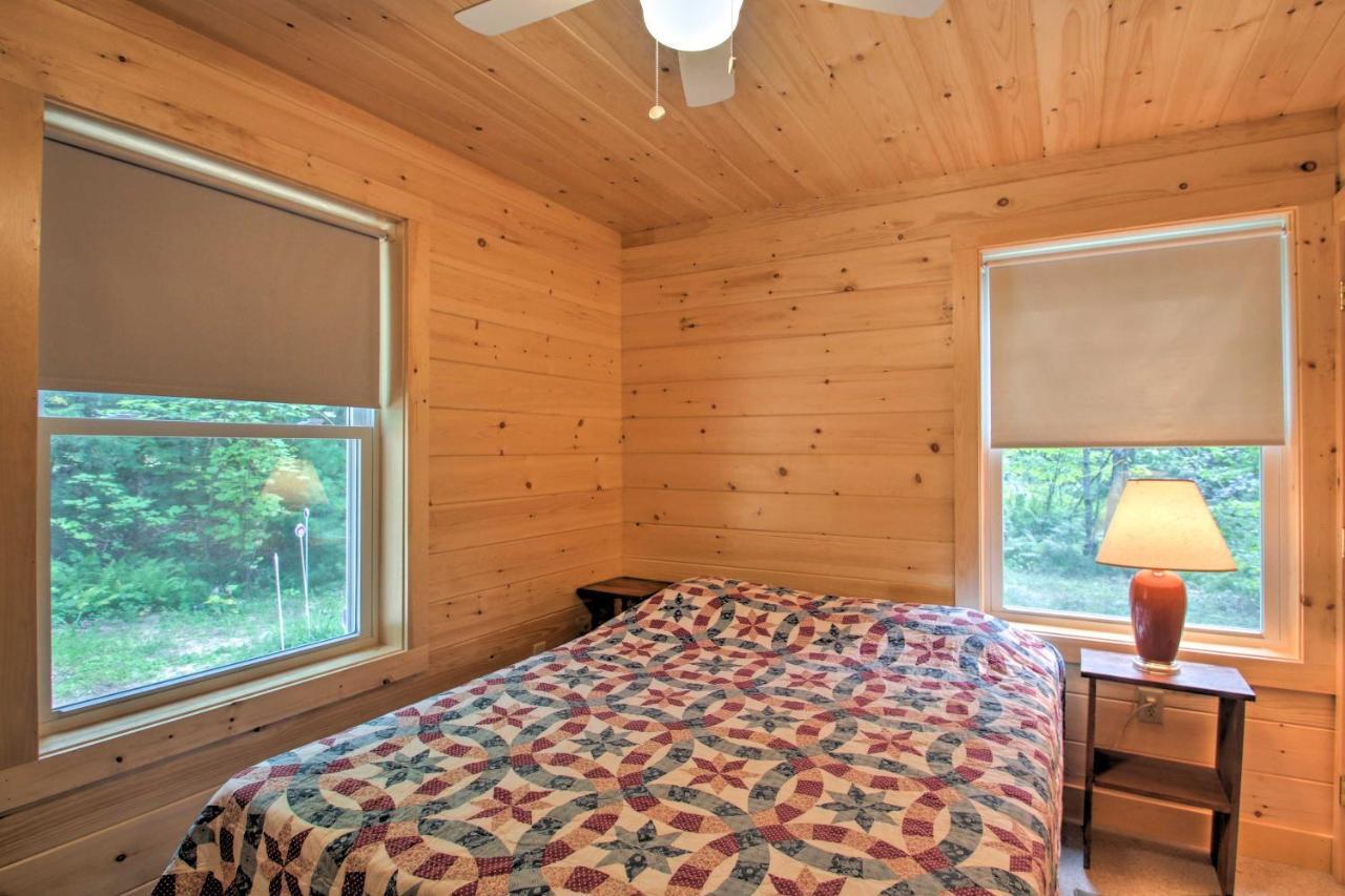 Raymond Family Cabin With Beach Access On Panther Pond מראה חיצוני תמונה